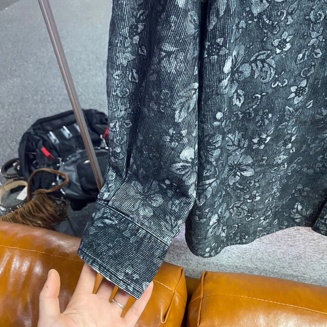 디스이즈네버댓 플로럴 코듀로이 블랙셔츠 B4227 상품이미지4