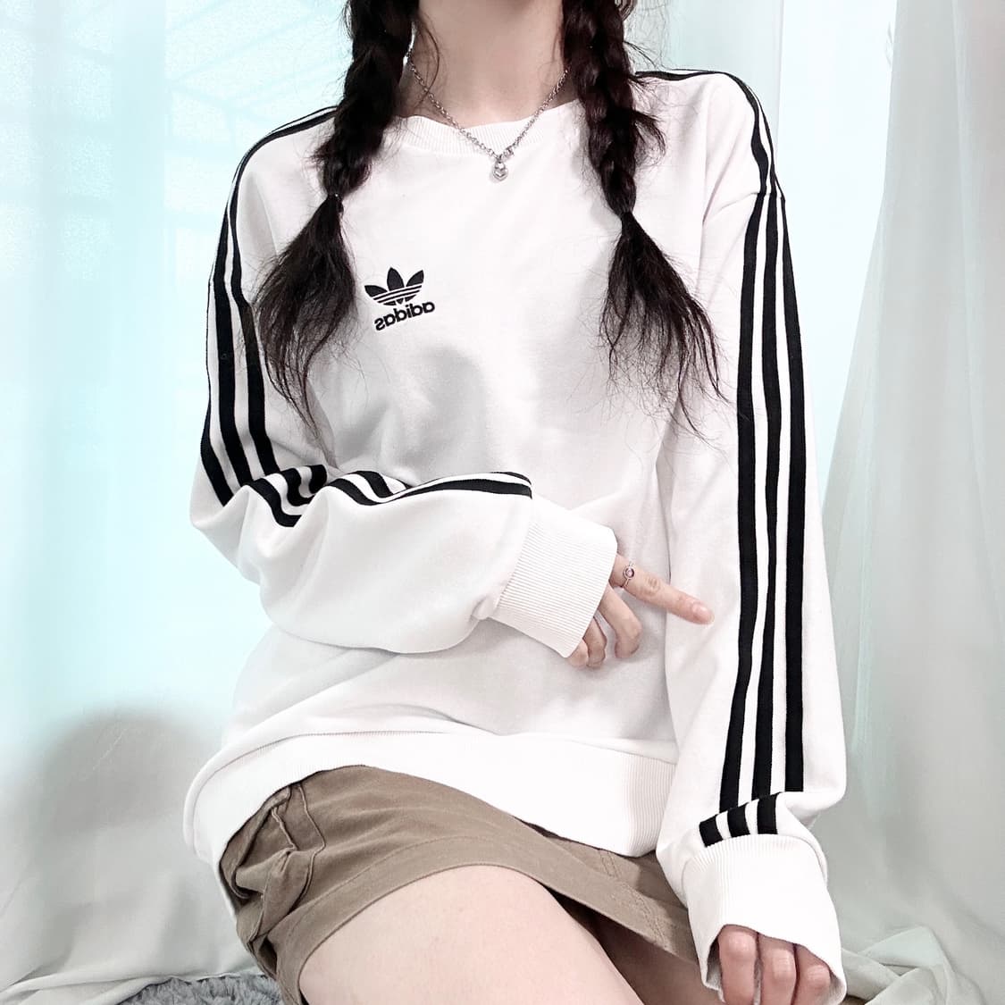아디다스 화이트 삼선 맨투맨 상품이미지1