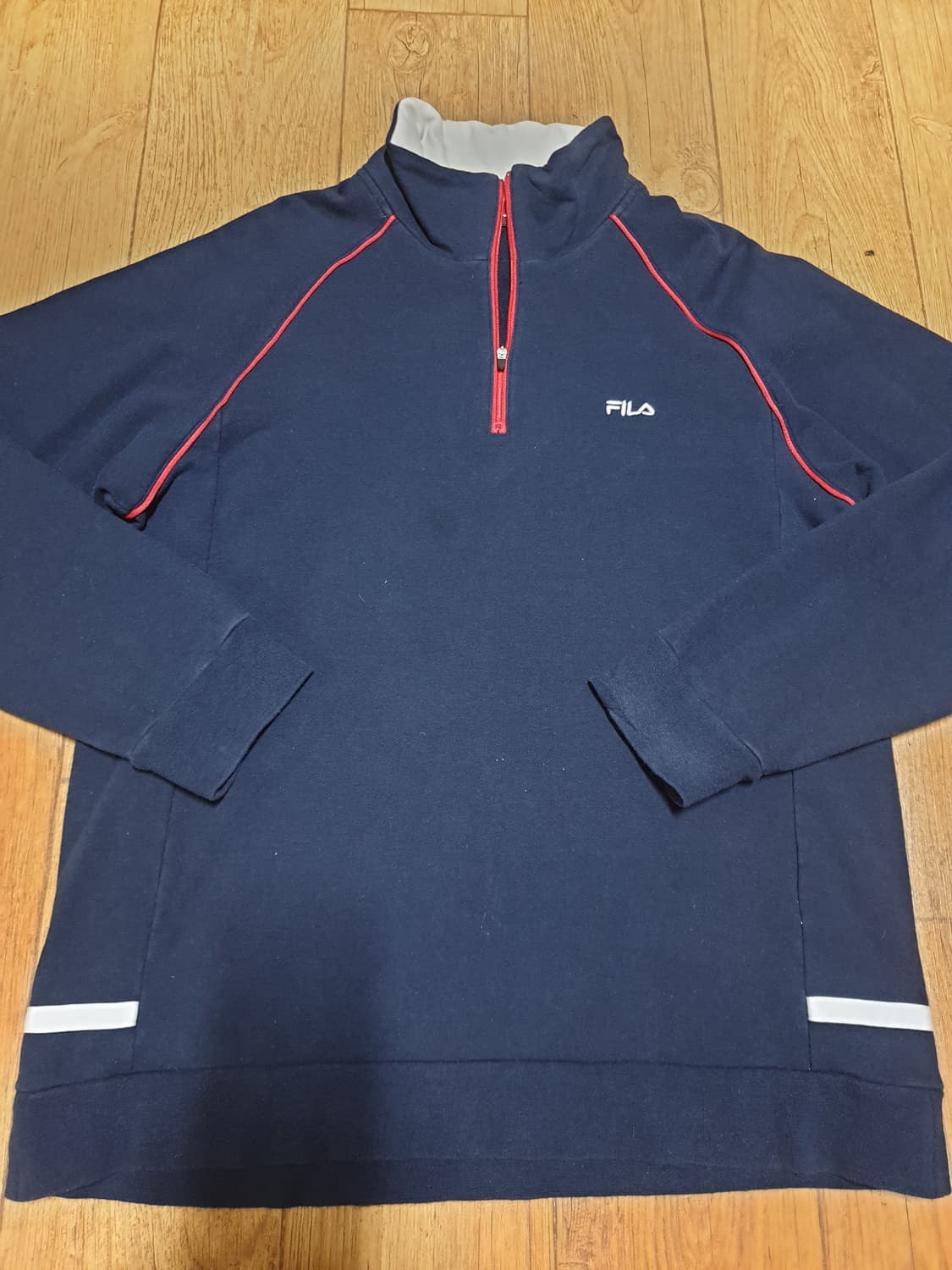 1031 휠라 운동복 반집업티 100 사이즈입니다 상품이미지2