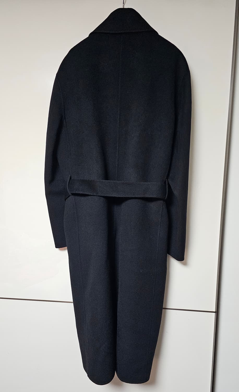 타임옴므 블랙 캐시미어 벨티드 코트
110 상품이미지2