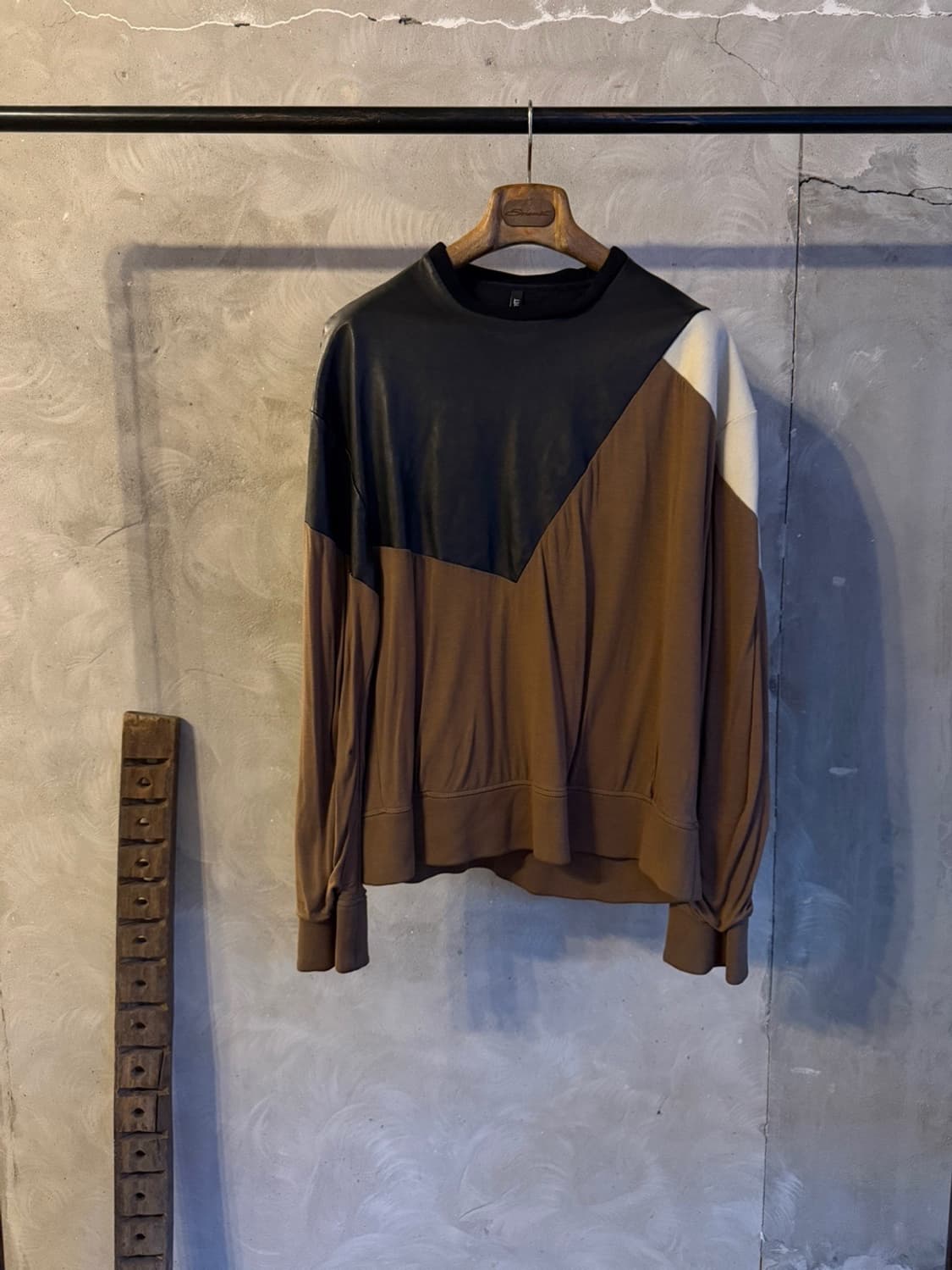 닐바렛 레더 맨투맨 남성100 상품이미지10