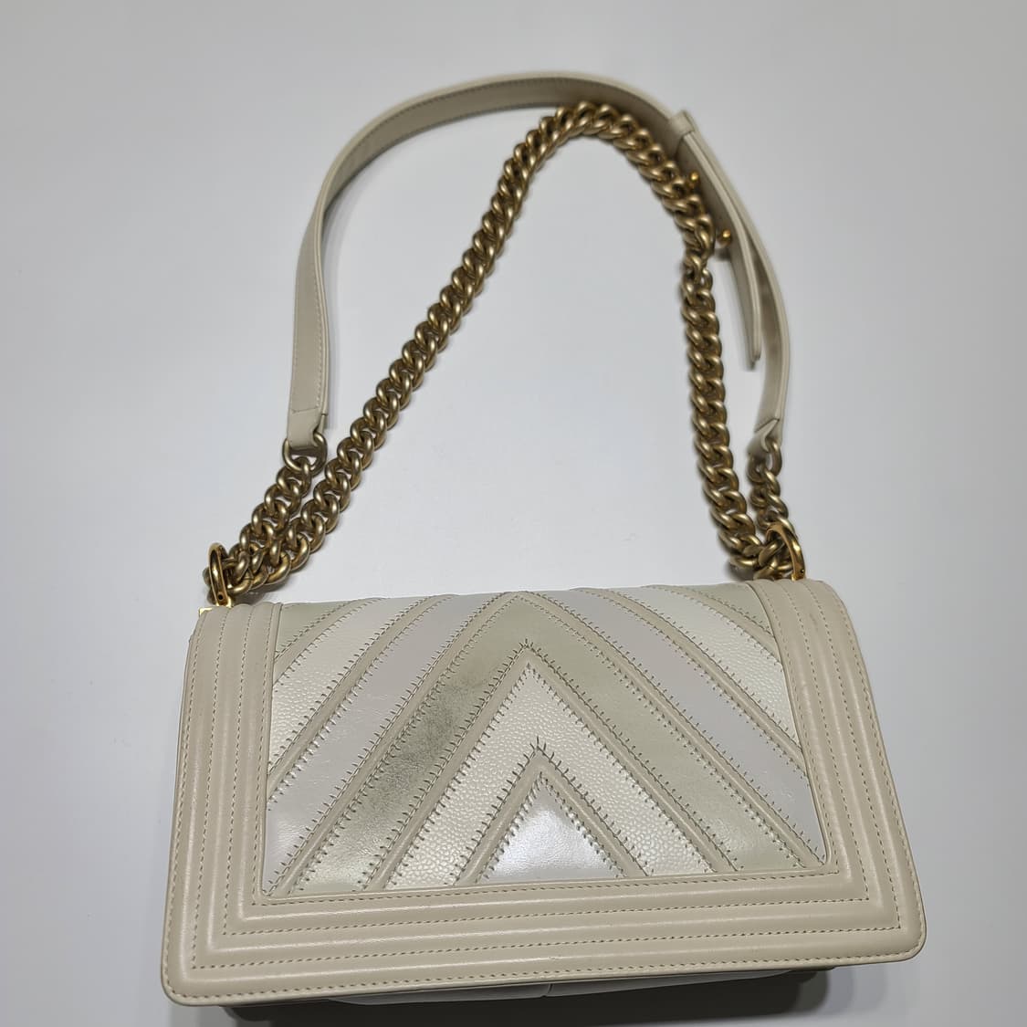 샤넬 쉐브론 보이백 미듐 상품이미지7