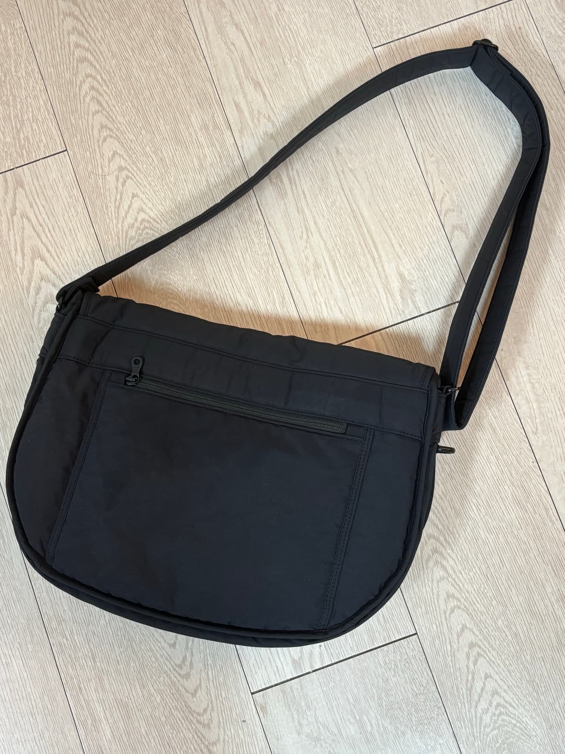 마지언타이틀 러너스백 블랙 상품이미지2