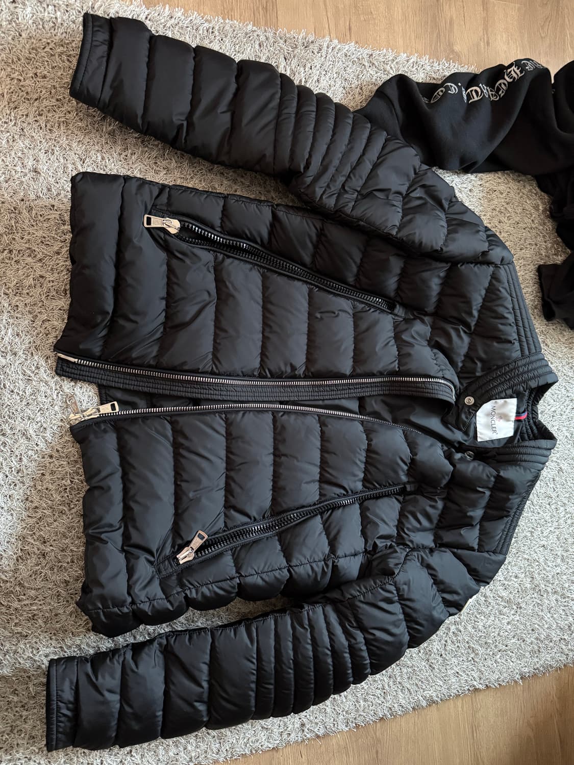 몽클레르 아미오트 숏 다운 자켓 블랙 -  Moncler Amio 상품이미지2