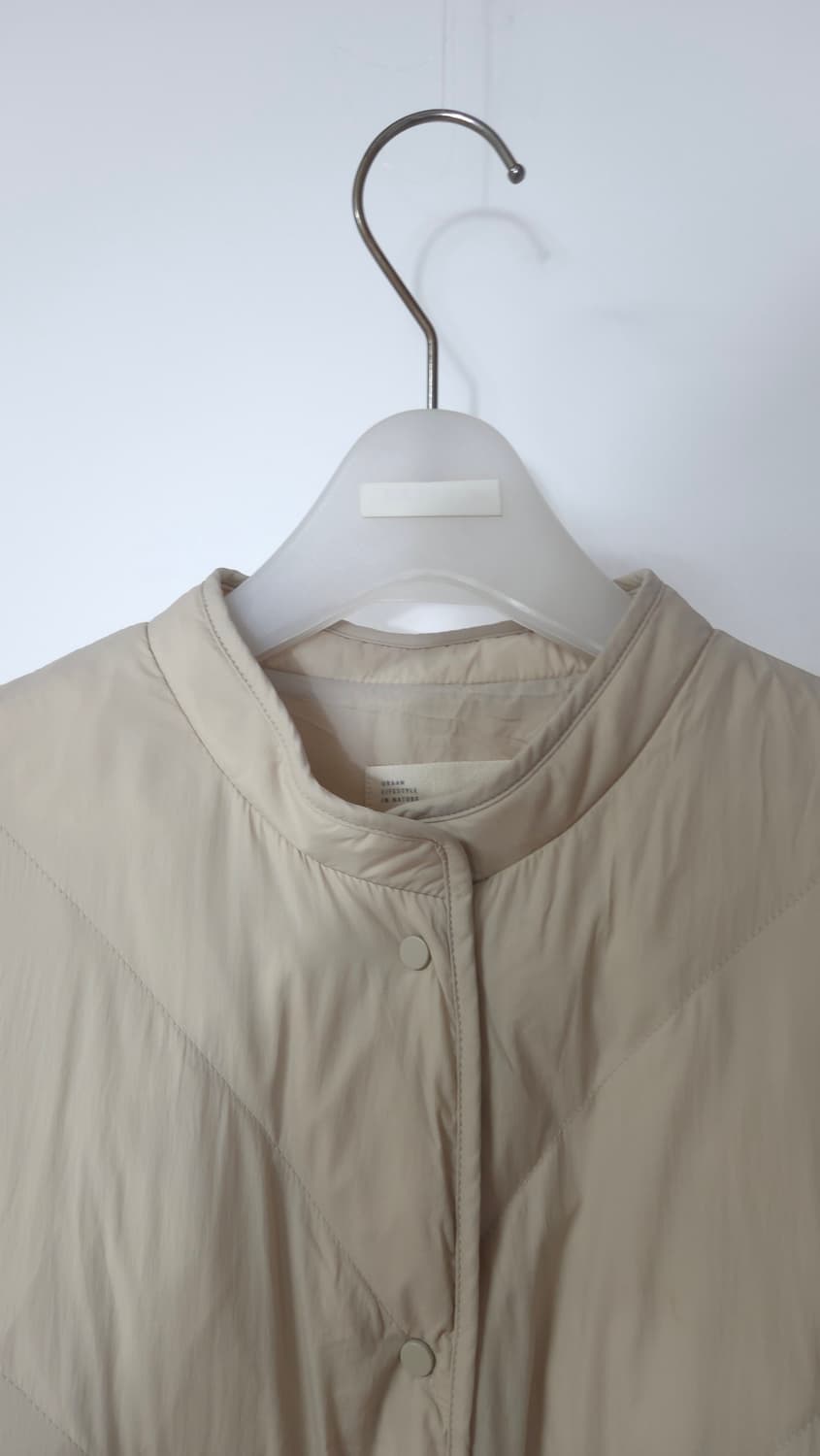 이새 2021 니트 배색 구스다운 경량 패딩  M 사이즈 상품이미지2