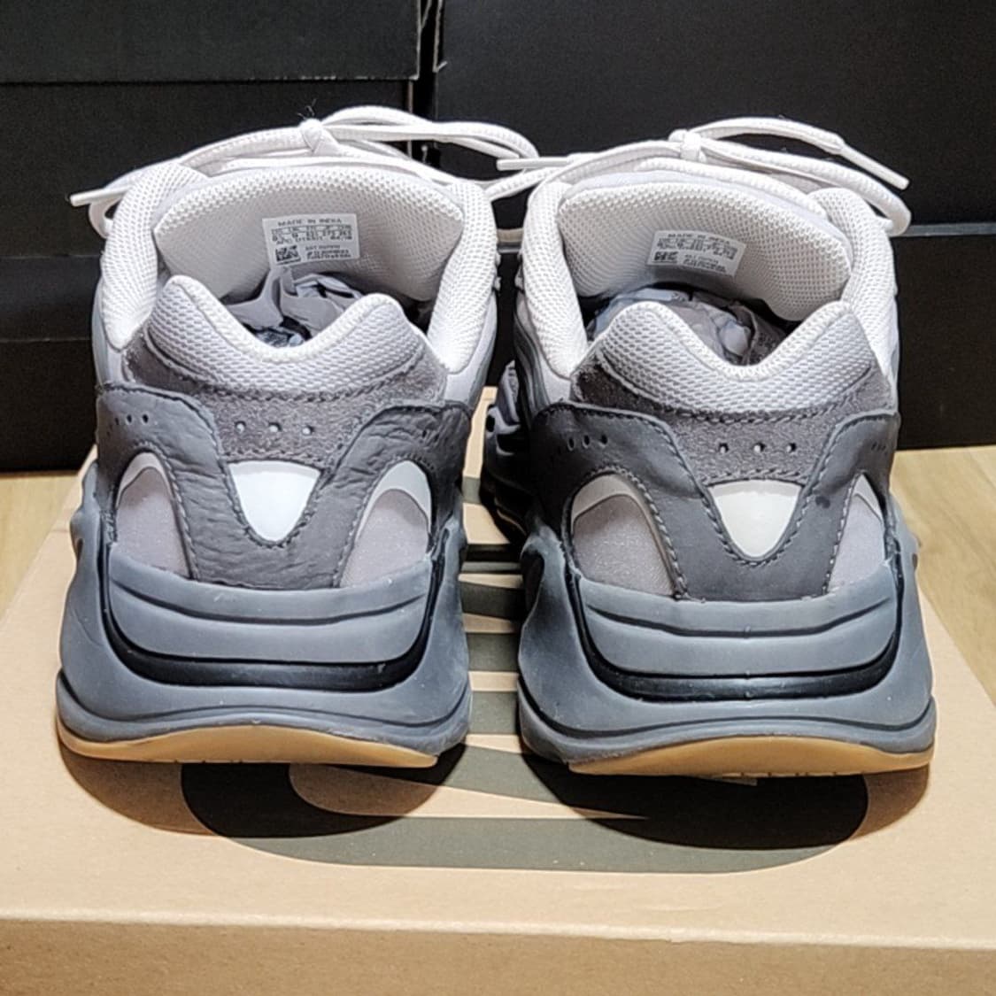 아디다스 275 이지 부스트 700 테프라 상품이미지5