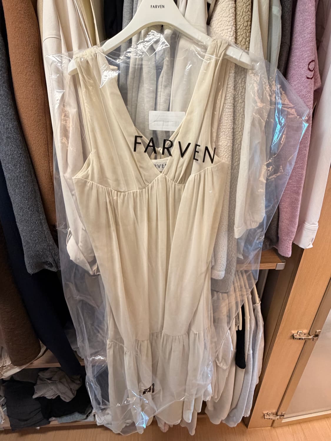 파르벵 원피스 VELORA SHIRRING SHEER DRESS 상품이미지2