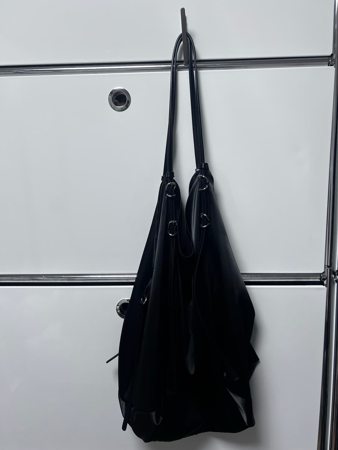 자라 새틴 이펙트 토트백 블랙 상품이미지2