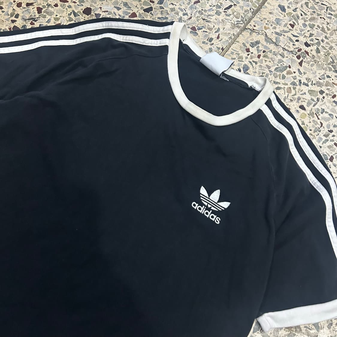 아디다스(ADIDAS)블랙 삼선 트레포일 반팔티 상품이미지2
