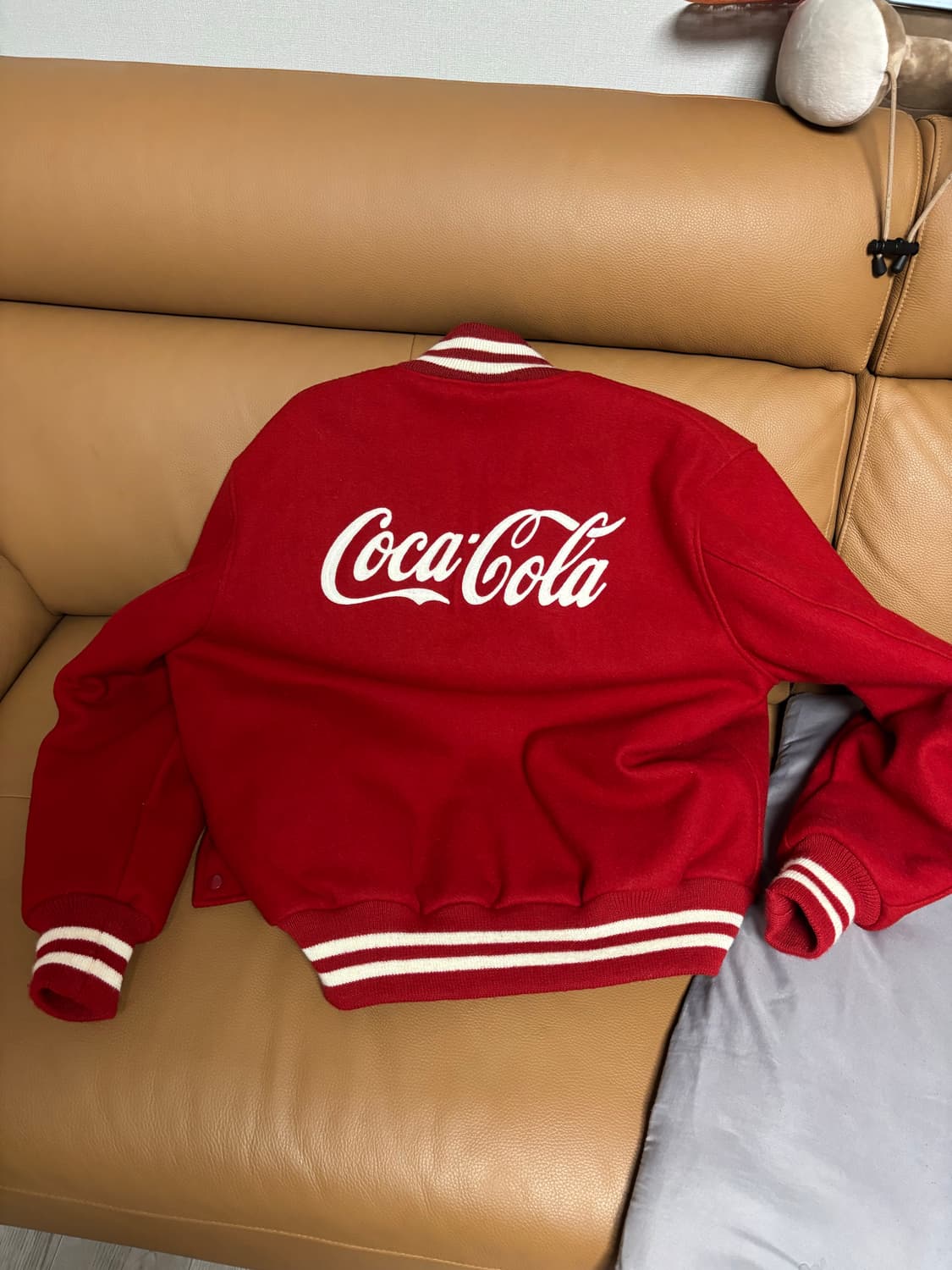 [L] kith 골든베어 바시티 코카콜라 상품이미지8