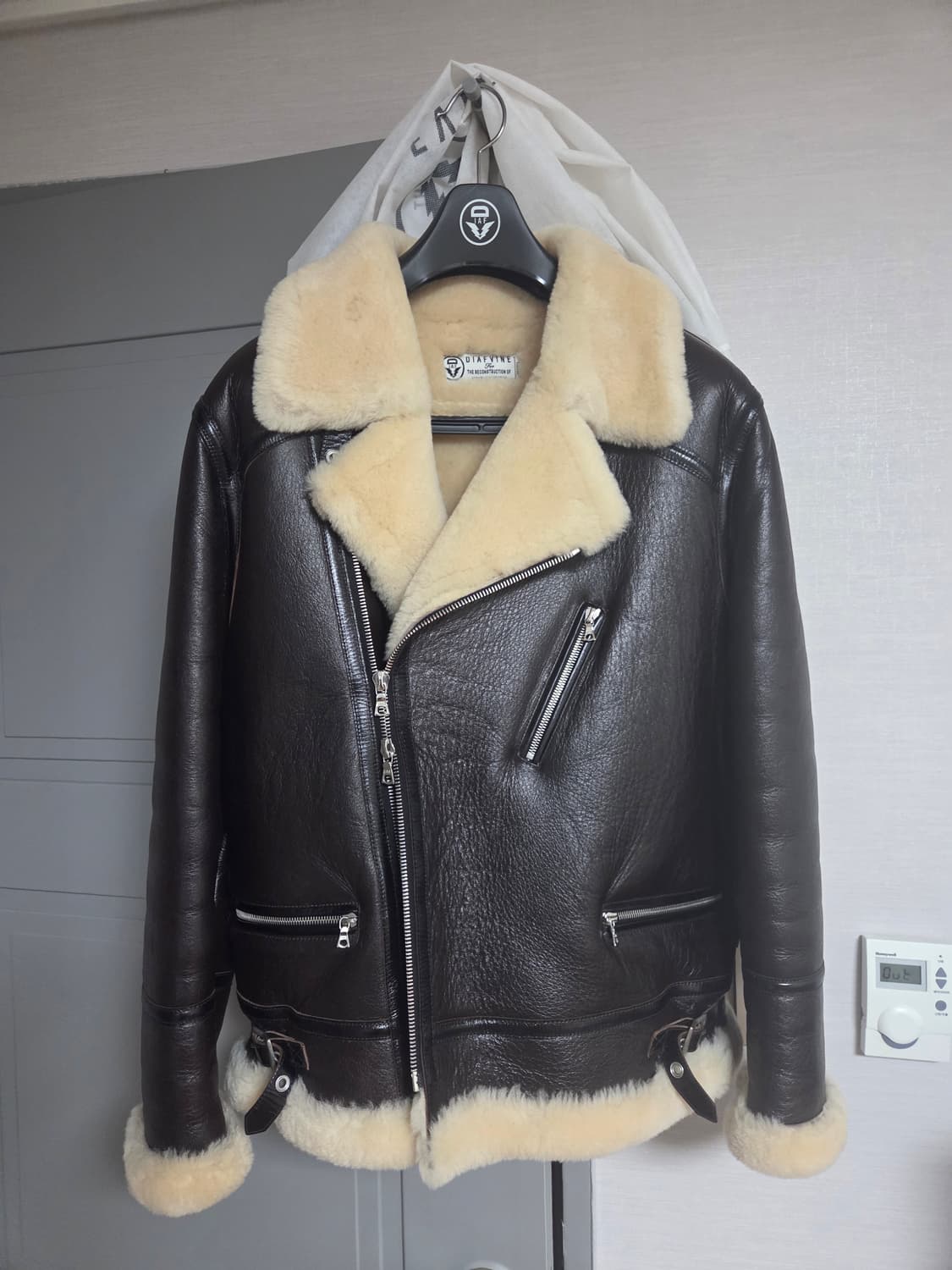 디아프바인 다크 브라운 라이더 무스탕 상품이미지1