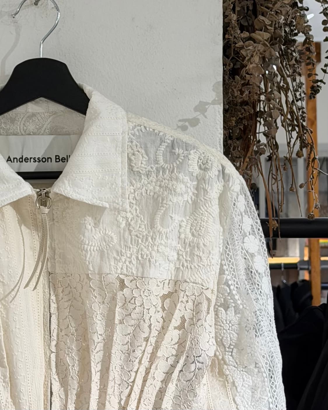 앤더슨 벨 화이트 알바 패치워크 플리츠 레이스 셔츠 상품이미지3