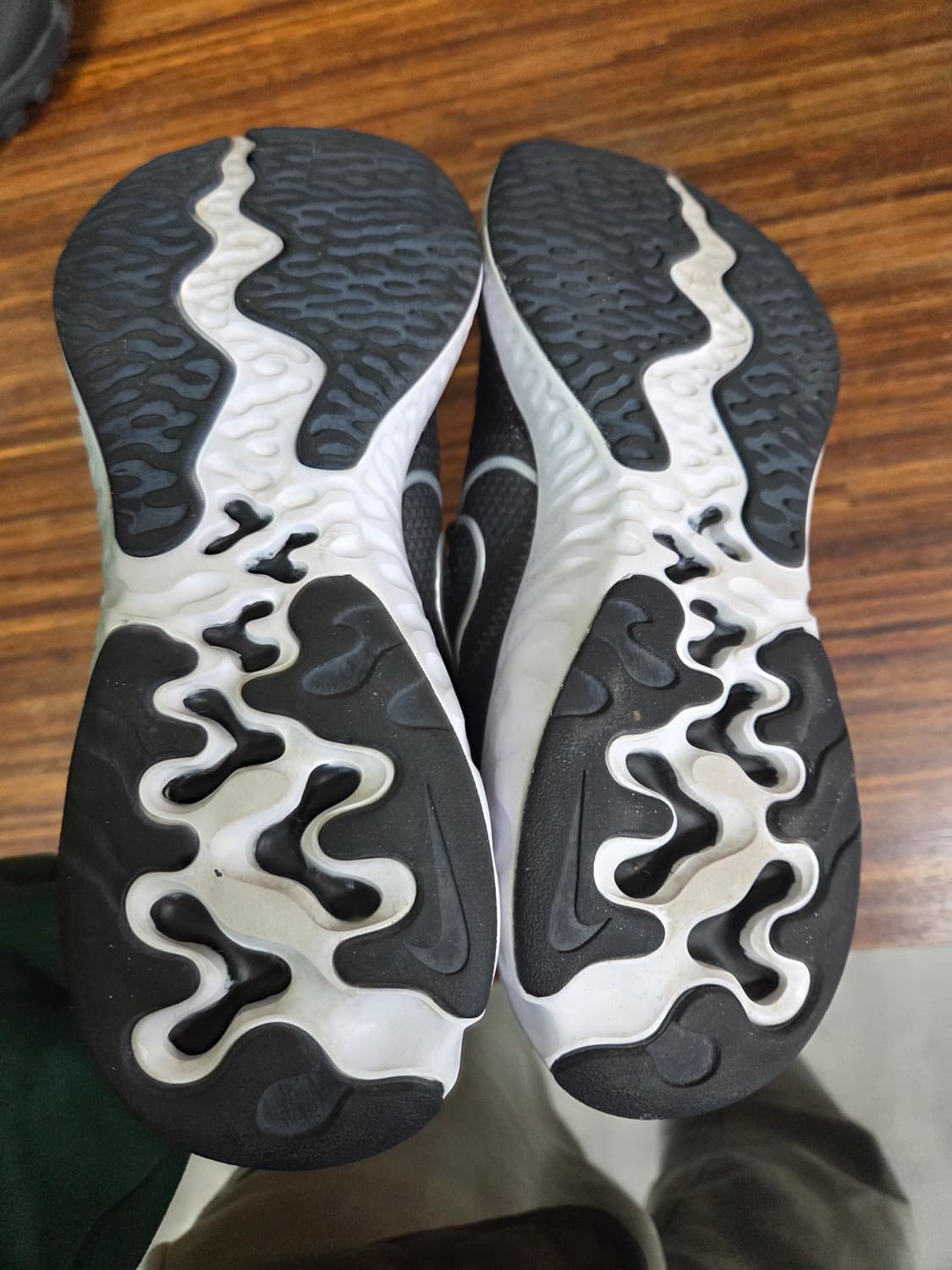 나이키 리뉴 런 러닝화 255 상품이미지5