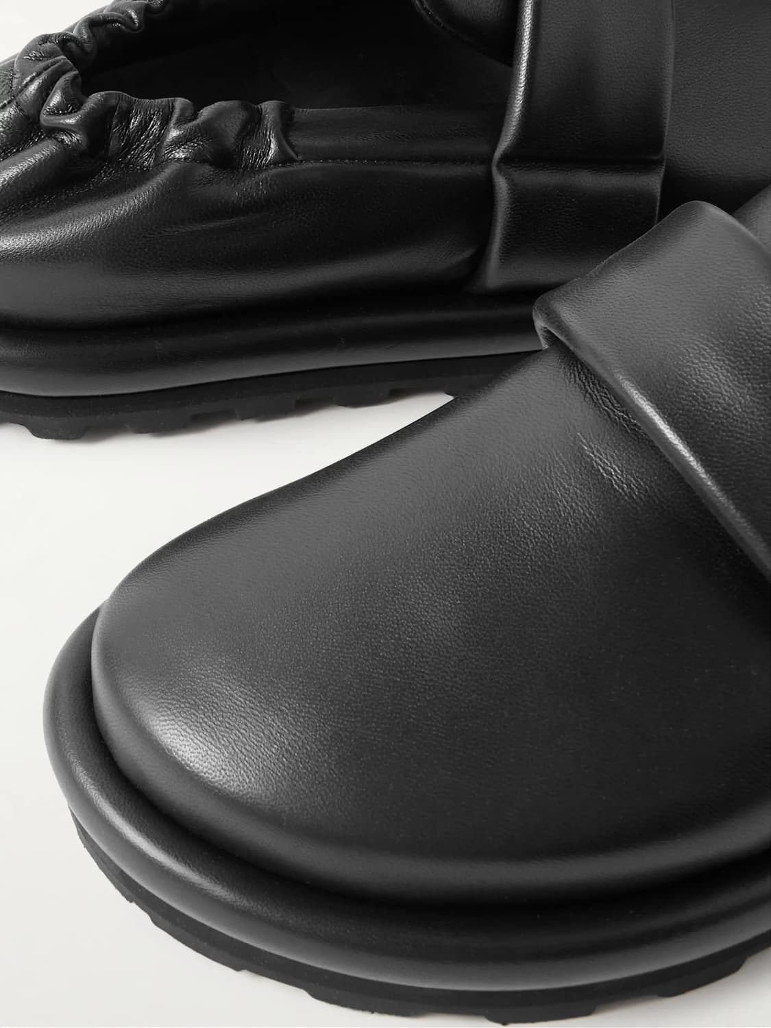 JIL SANDER 질샌더 퍼피 패디드 레더 뮬 로퍼 블랙 상품이미지3
