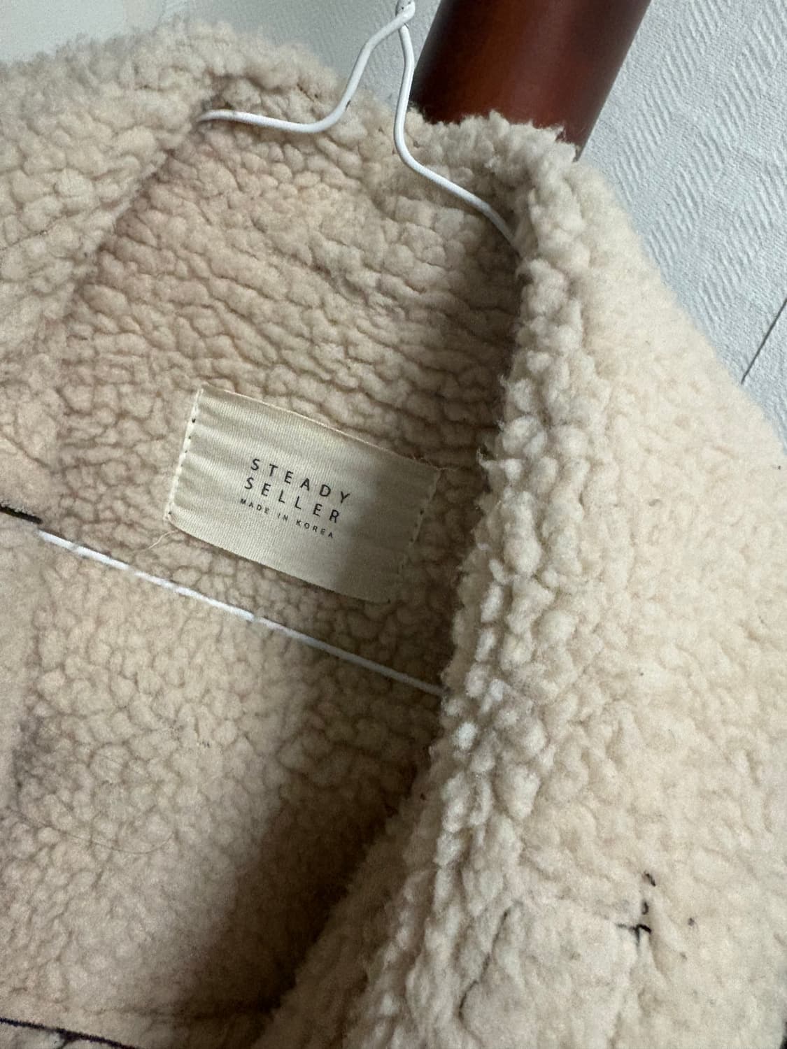 STEADY SELLER 블랙 무스탕 자켓 상품이미지6