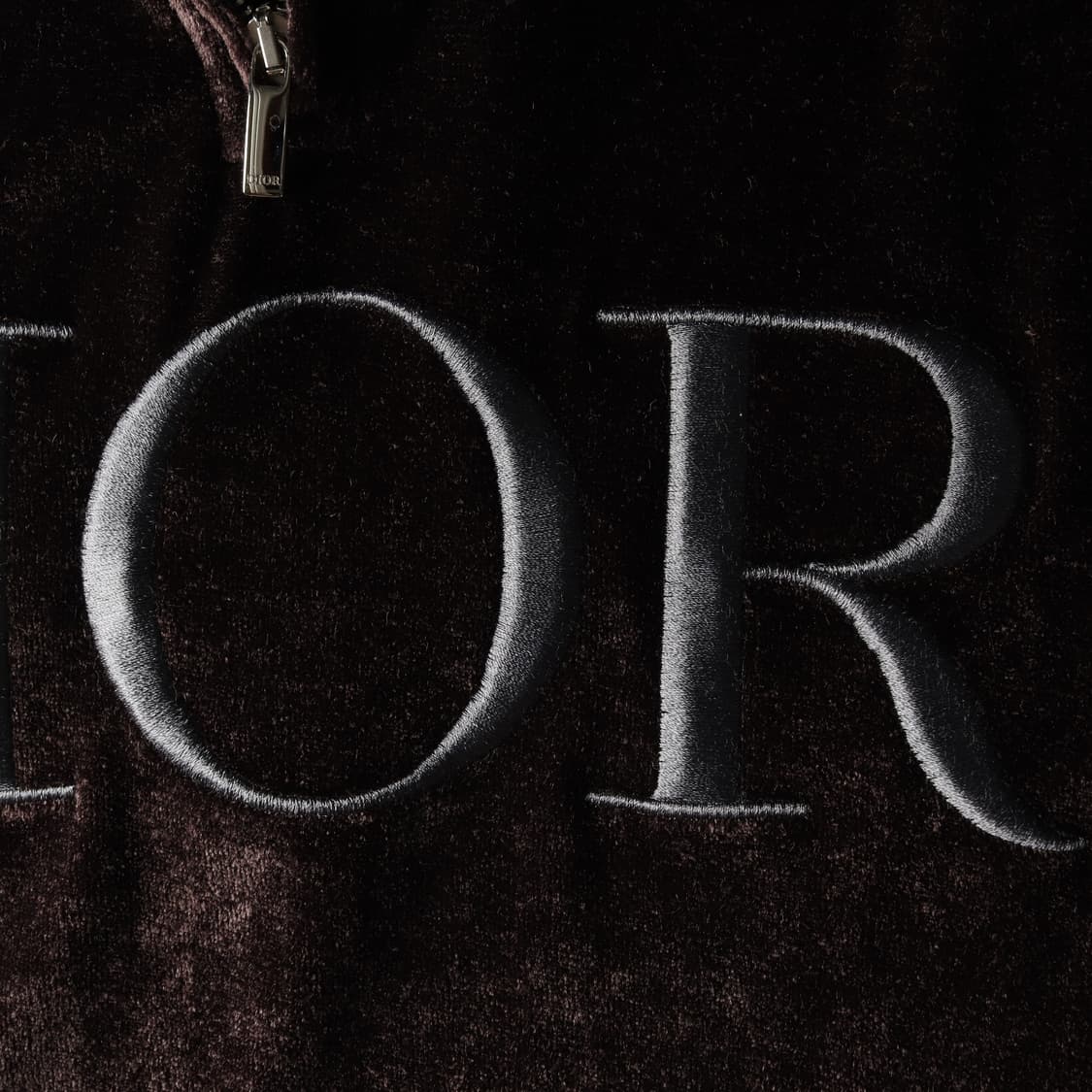 디올 벨벳 하프집업 반팔 티셔츠 블랙 상품이미지5