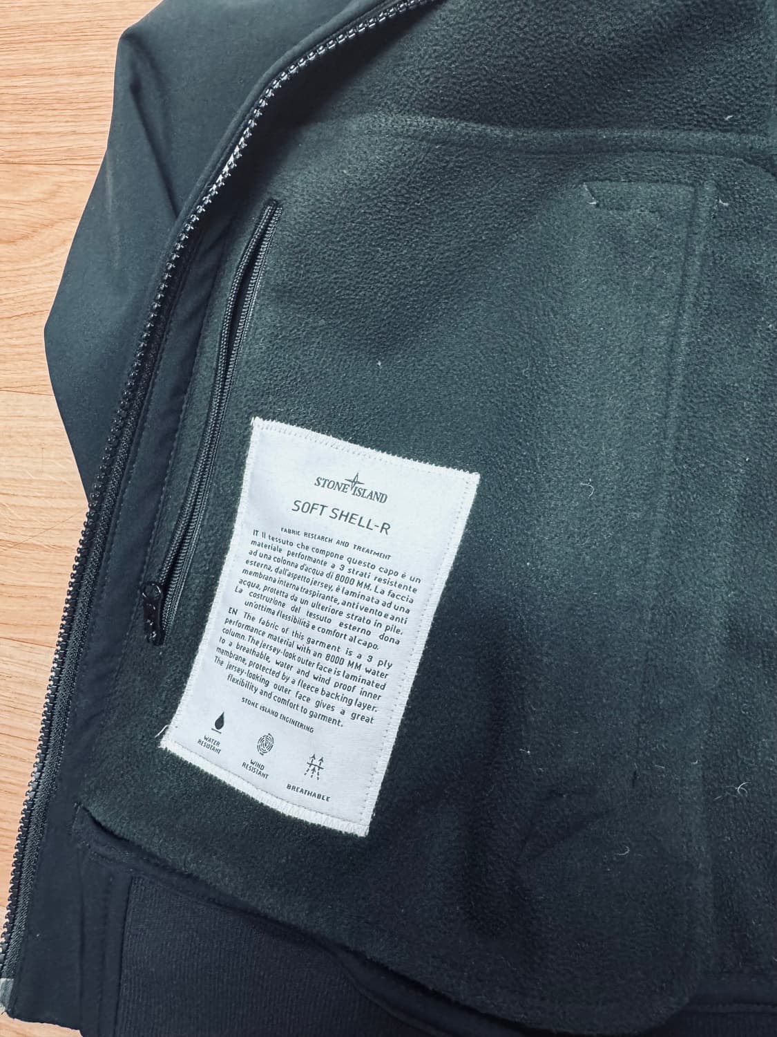 스톤아일랜드 소프트쉘 후드집업 블랙 M 상품이미지4