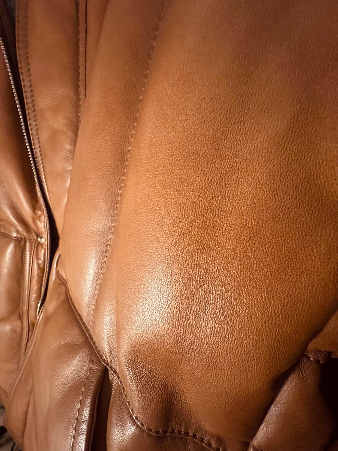 (완판모델) 갤럭시 라이프스타일 퀼팅 다운 가죽점퍼 브라운 95사이즈 상품이미지4