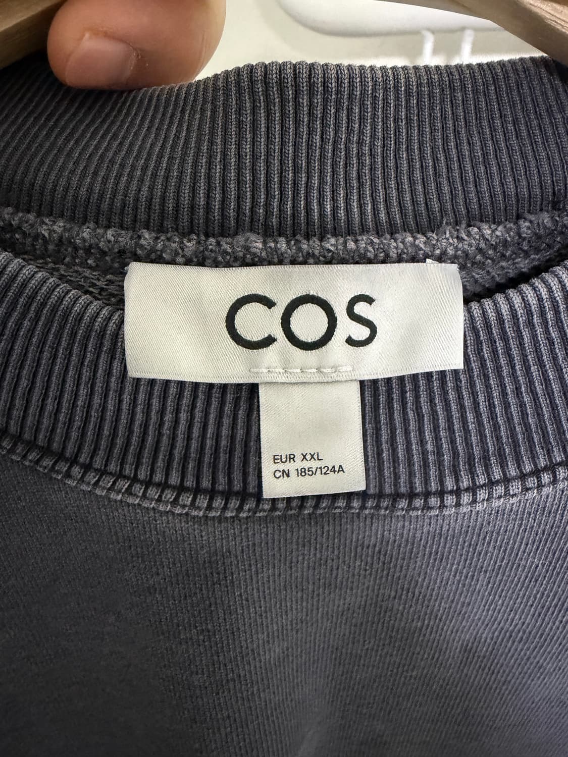 COS 맨투맨 워시드 네이비 상품이미지3