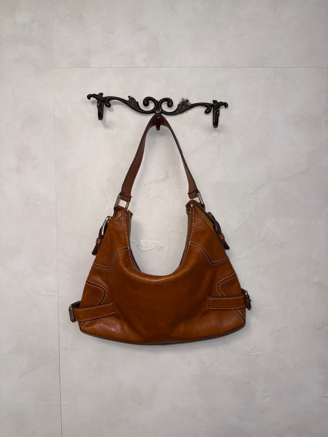 Michael Kors camel brown buckled 숄더백 상품이미지1