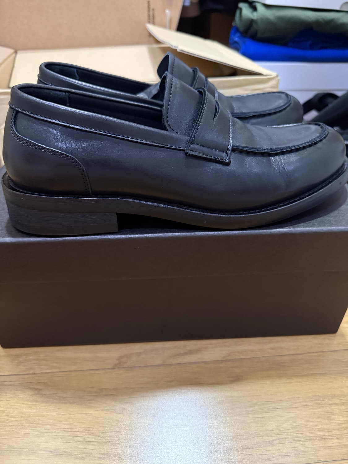 로맨틱 무브 뉴 러그 로퍼 (홀스레더 블랙) 255 상품이미지4