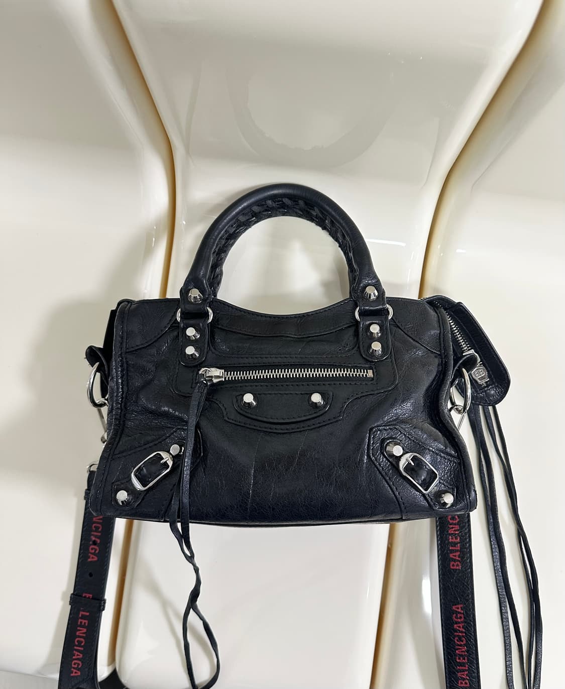 [A 정품] 발렌시아가 로고스트랩 시티 모터백 미니 상품이미지6