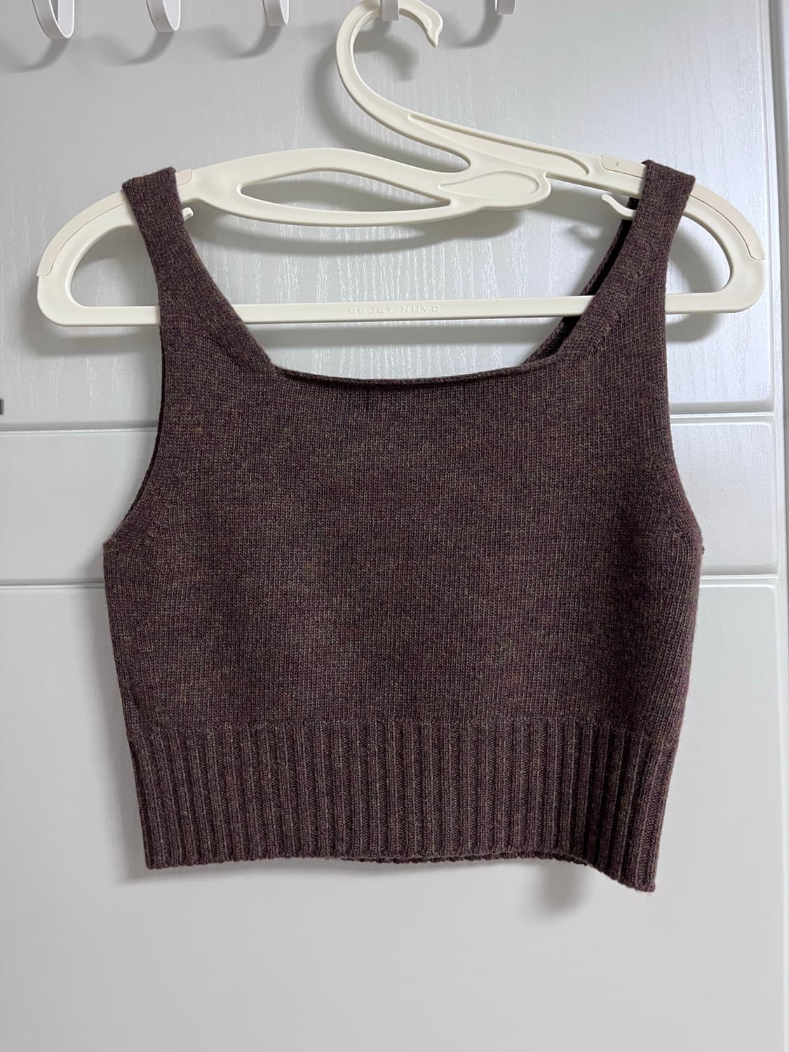 로우클래식 니트 슬리브리스 브라운 상품이미지2