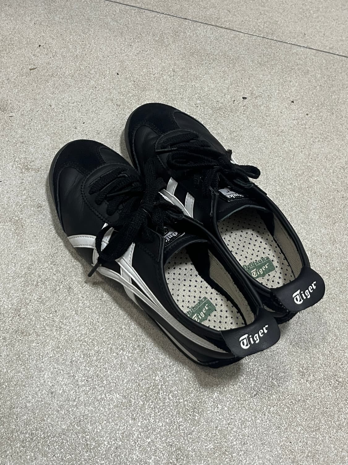 오니츠카타이거 상품이미지1