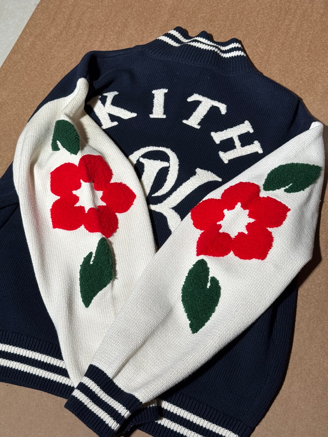 KITH 키스 플로럴 크레스트 와이오나 풀 집 스웨터 녹터널 상품이미지3