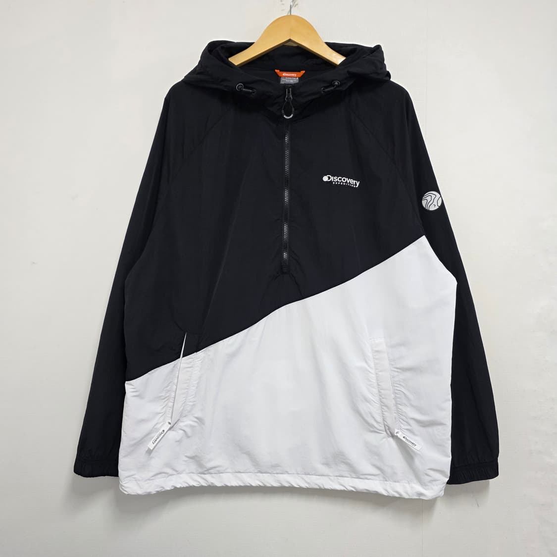 110 디스커버리 블랙 화이트 아노락 바람막이 후드자켓 상품이미지2