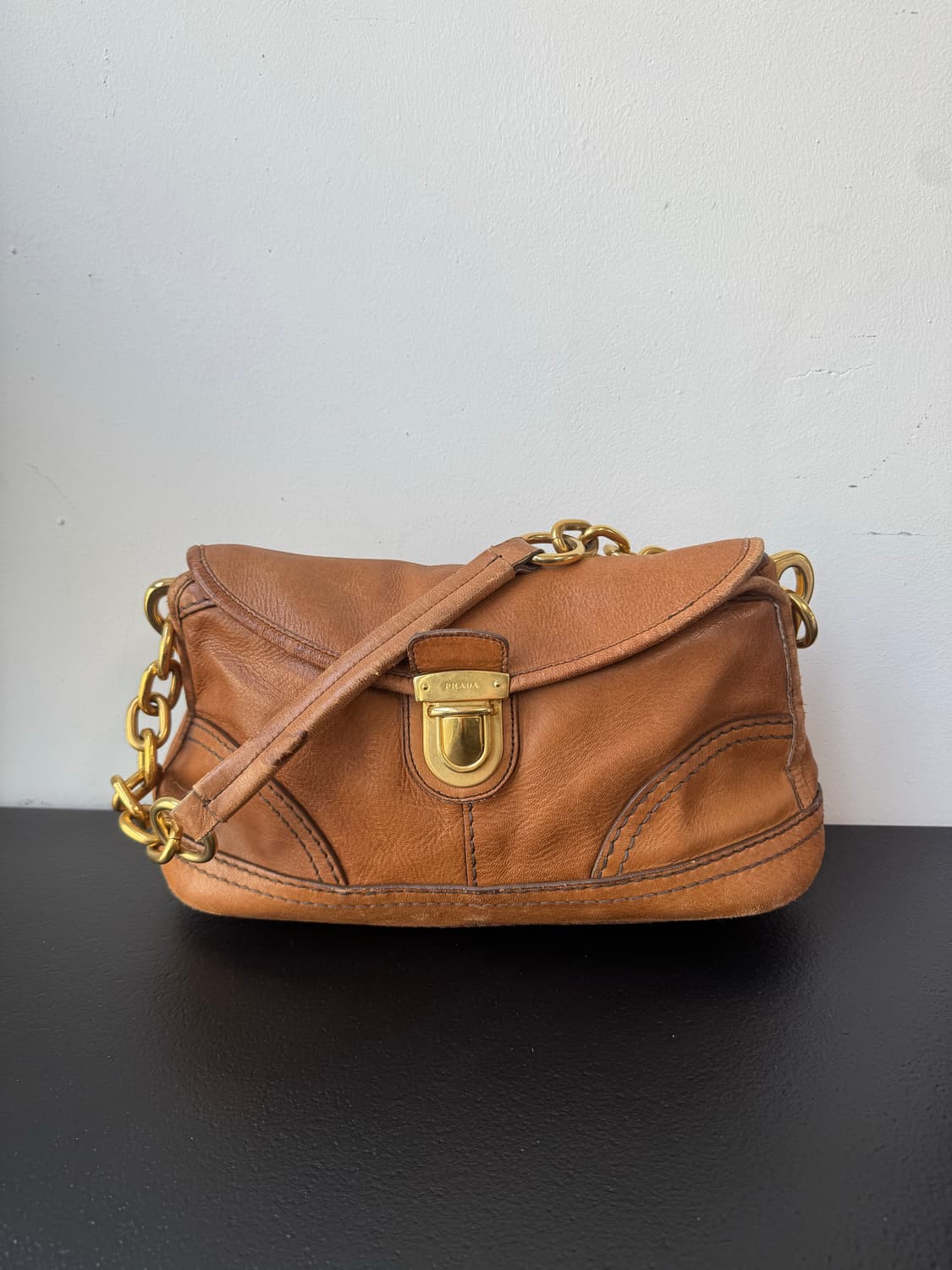 프라다 카우레더 체인 숄더백(정품) 상품이미지1