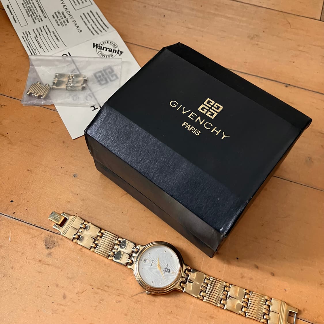 Givenchy 지방시 골드 트라이벌 빈티지 메탈 쿼츠 시계  상품이미지8