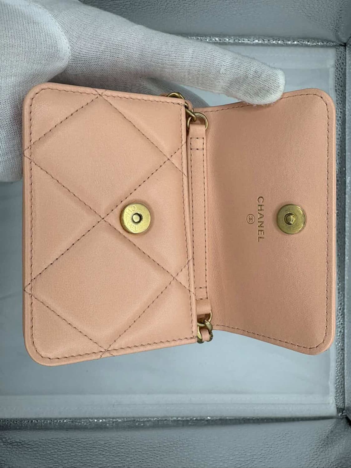 샤넬 19 플랩 체인 카드지갑 상품이미지2