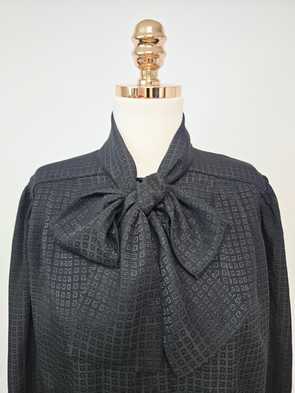 지방시 리본 블랙 로고플레이 블라우스 상품이미지2