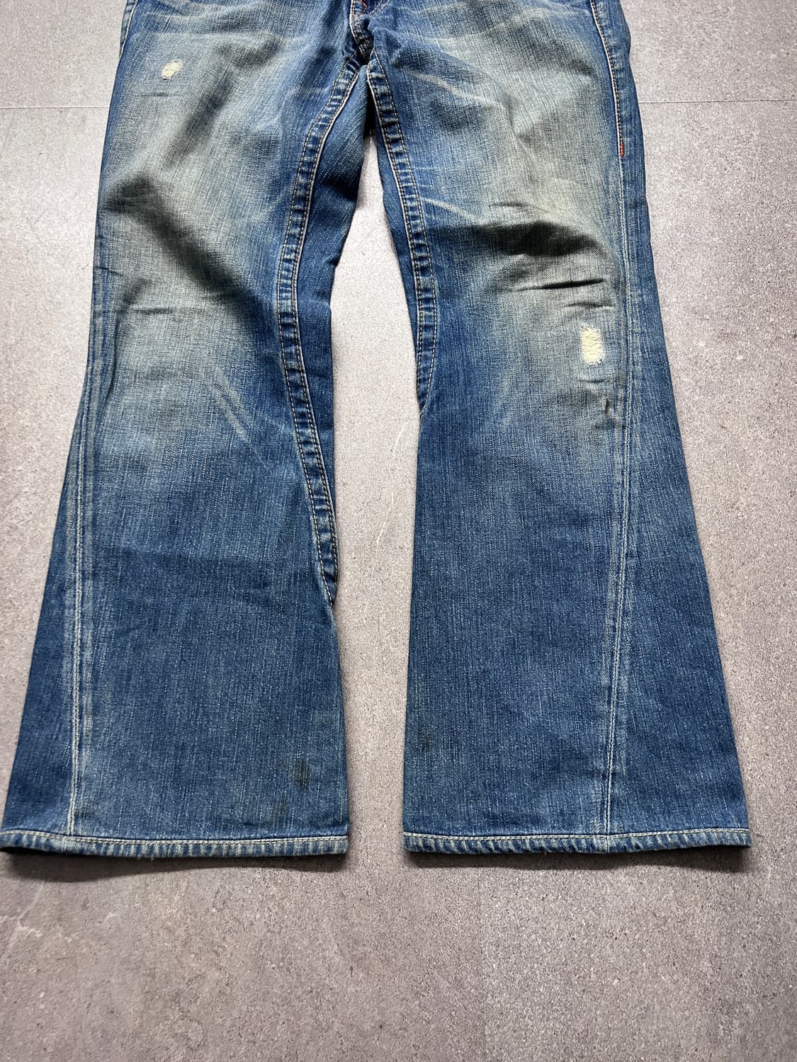 트루릴리젼 스파이럴 워싱 부츠컷 데님 상품이미지6