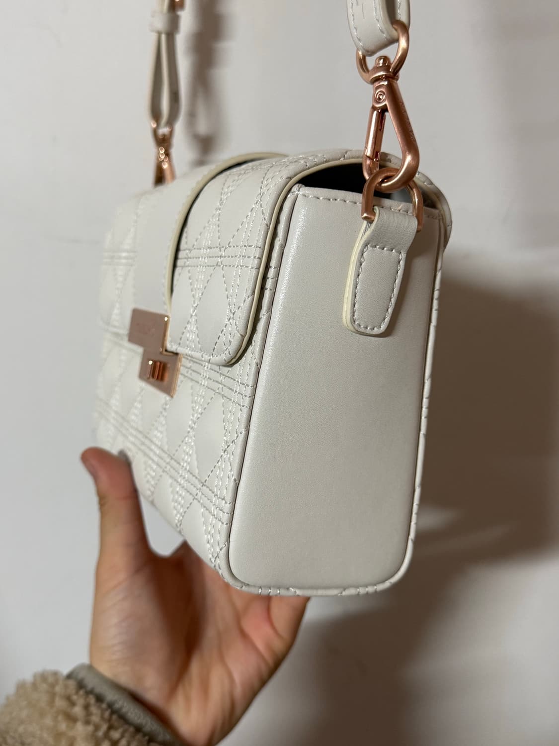 칼린 CARLYN 퀼팅 숄더백 화이트 상품이미지5