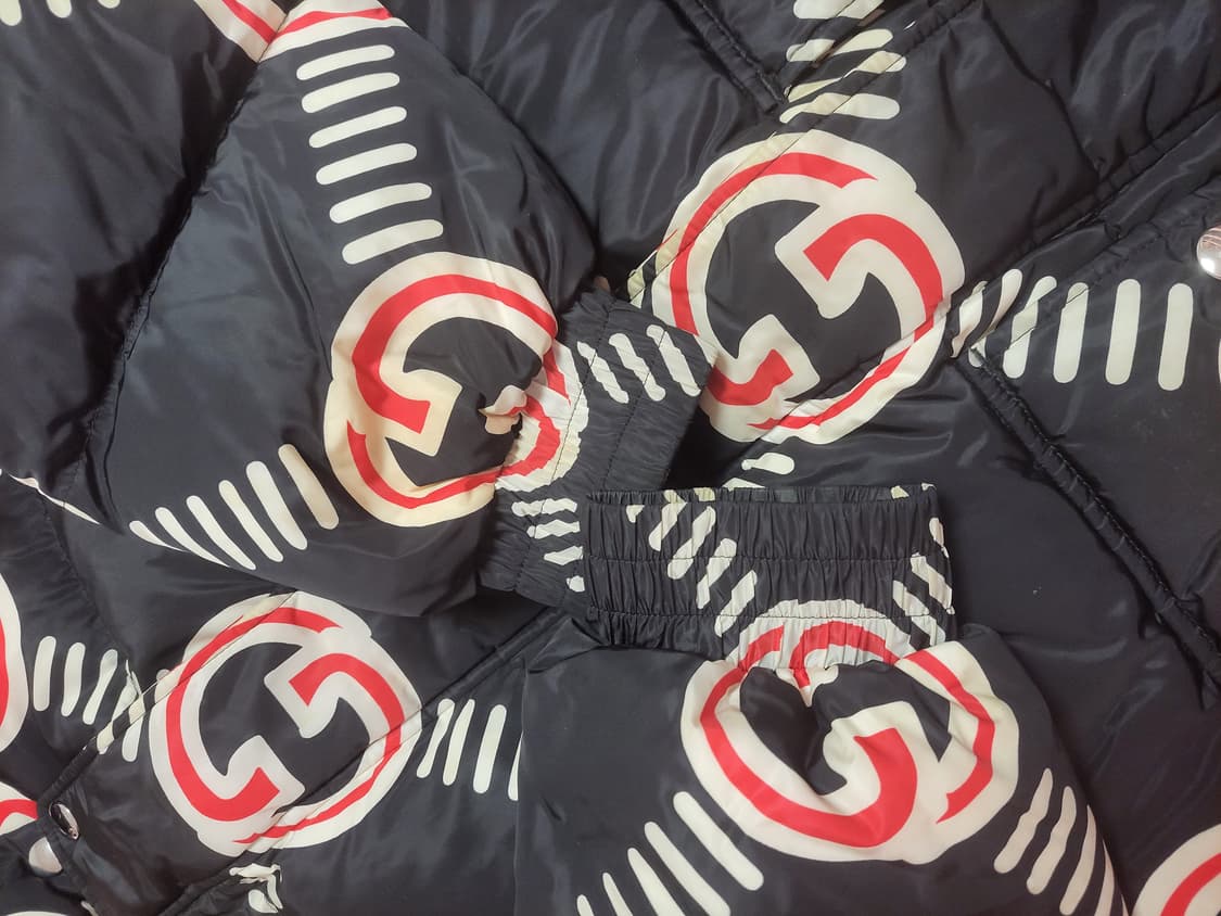 정품)급처상태양호!구찌 100주년기념한정판 익스클루시브G로고 블랙 패딩 상품이미지9