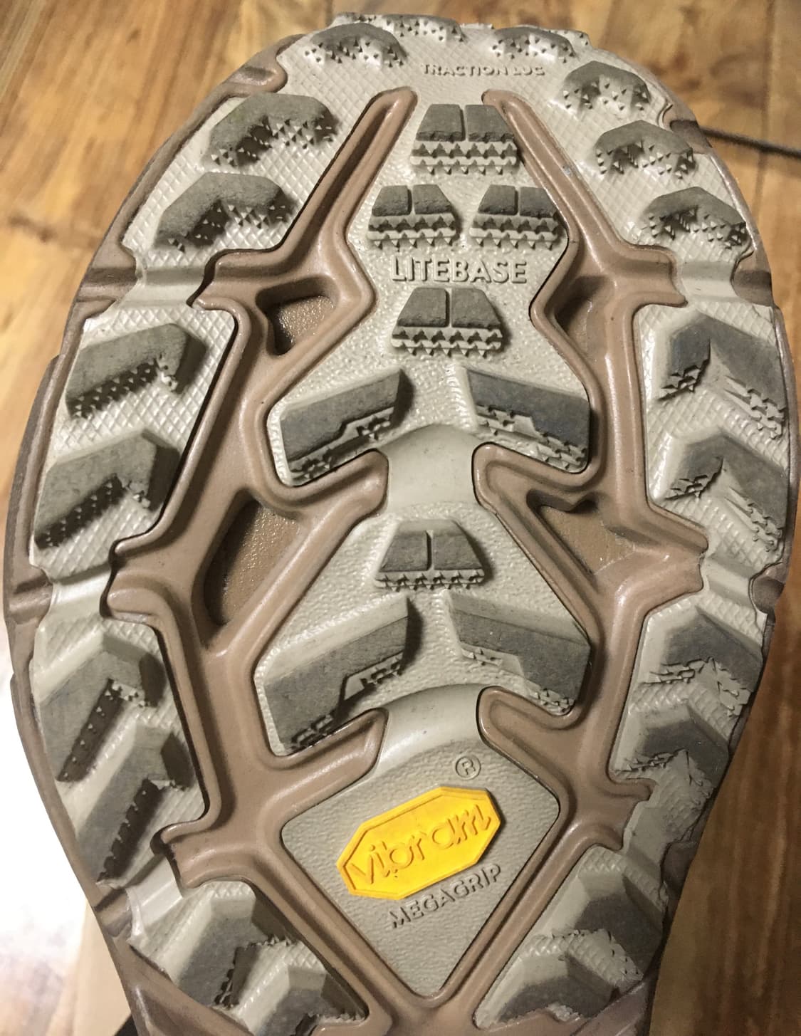 호카 새티스파이 마파테스피드4 라이트 러버 판매합니다 상품이미지8