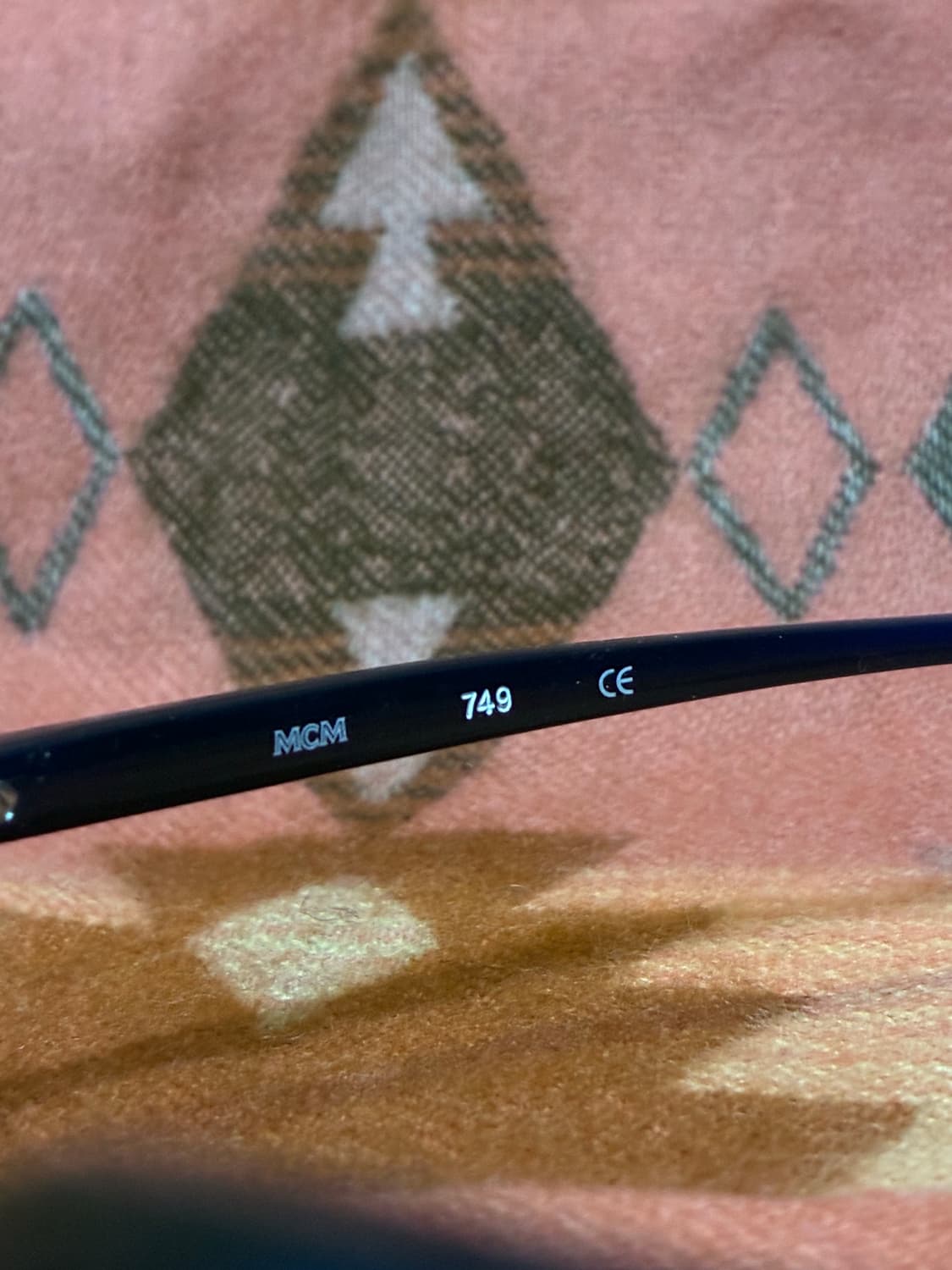 MCM 캣아이 블루 컬러  각인 프레임 선글라스 상품이미지3