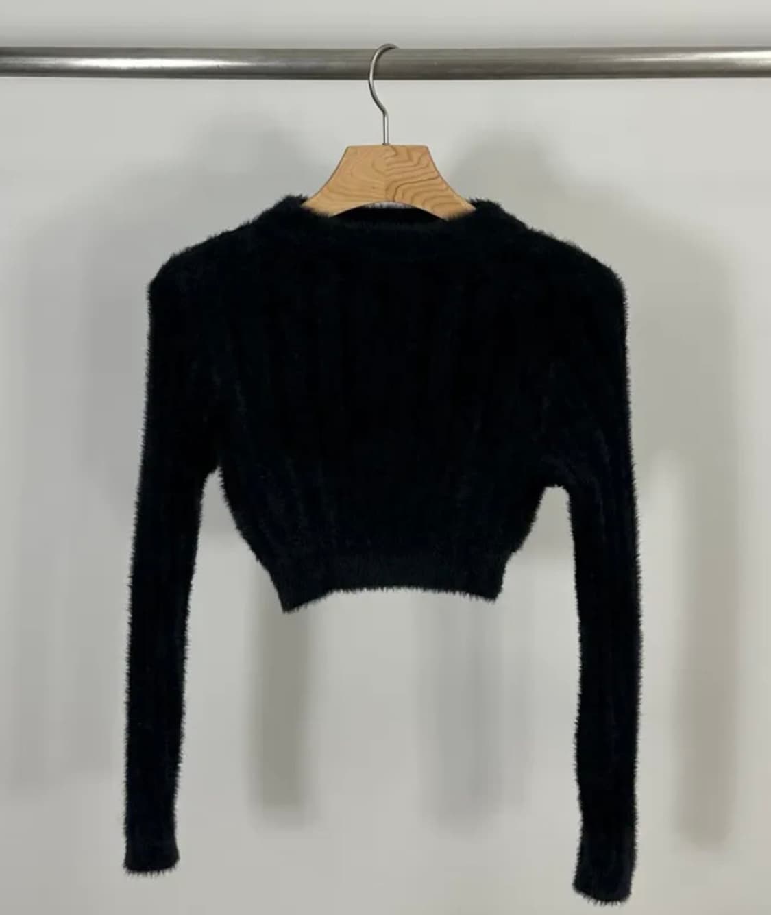 블랙 앙고라 골지 크롭 니트 상품이미지1