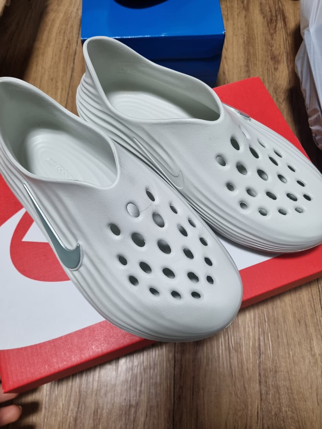 나이키 리액트x리쥬버레이트 260 화이트 상품이미지1