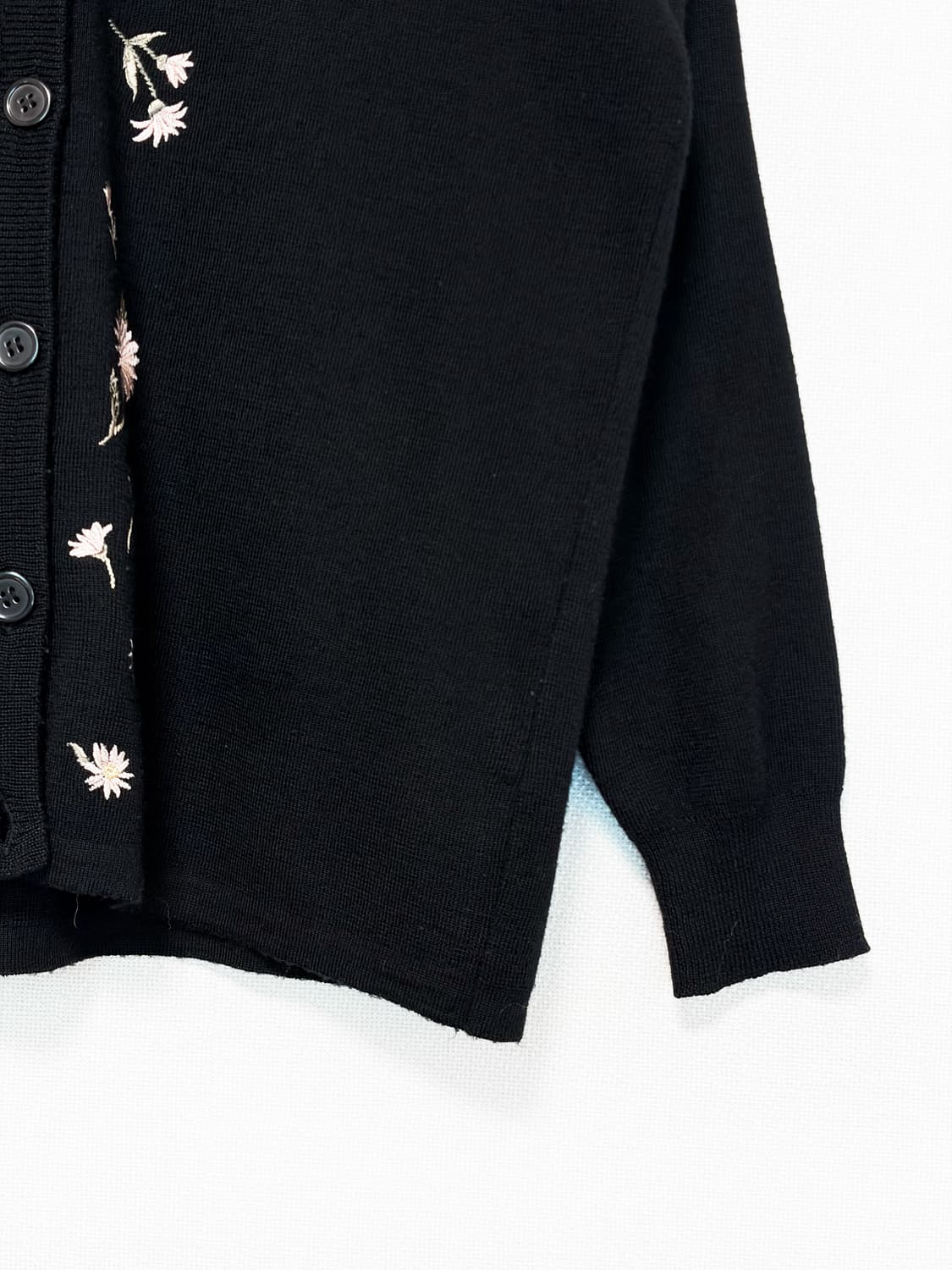 Floral Embroidery Knit Cardigan - Black 상품이미지7