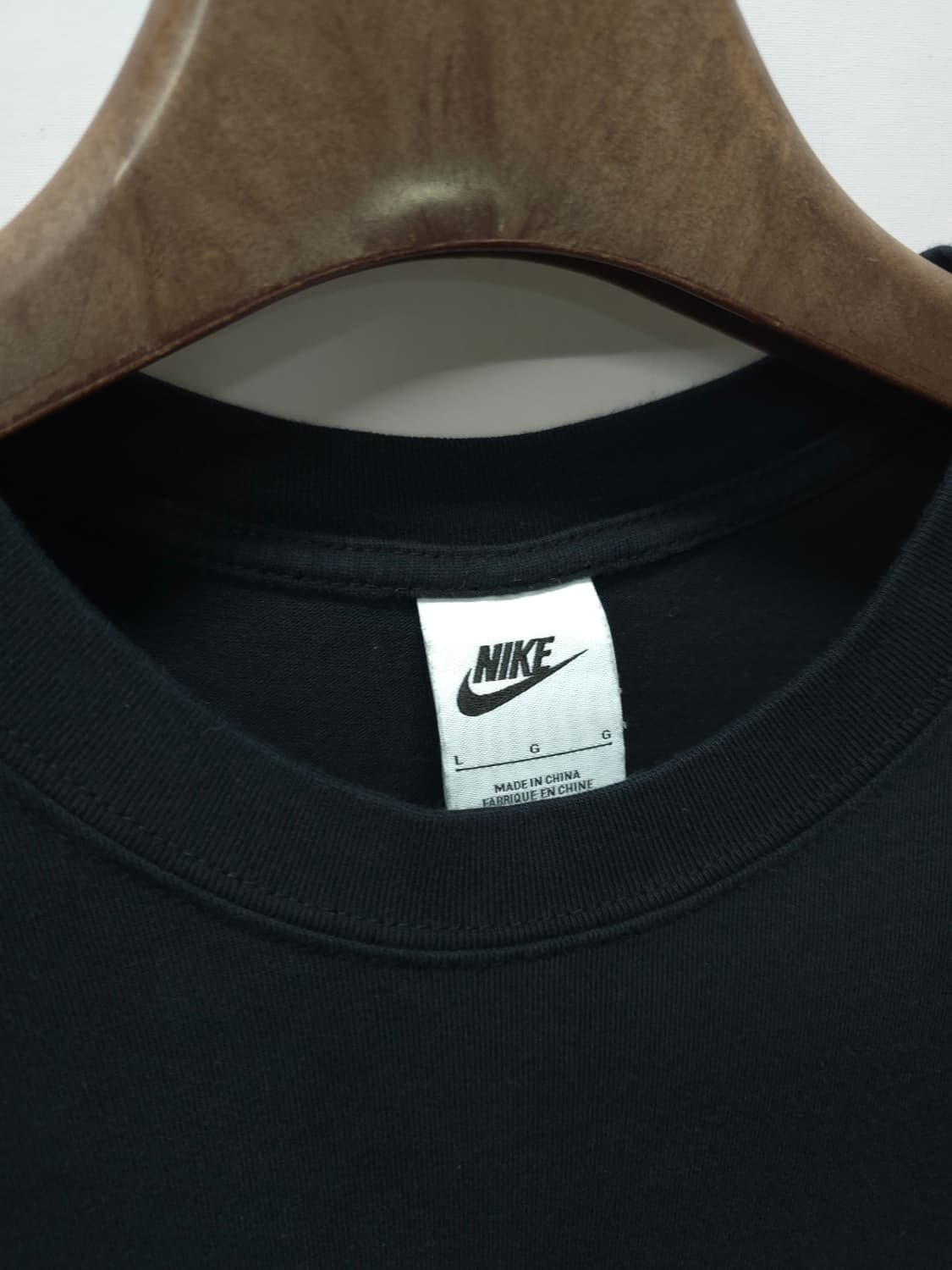 나이키 펜넌트 로고 자수 백로고 반팔 티셔츠 블랙 (100/L) 상품이미지6