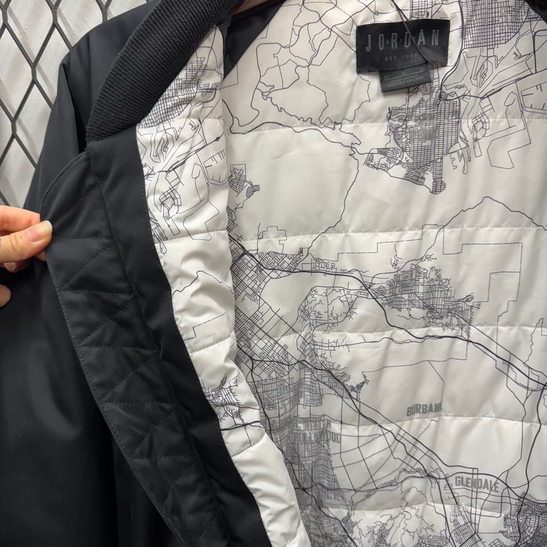 에어조던 MA-1 나일론 플라이트 점퍼 후면 자수 레터링 포인트 블랙 상품이미지7