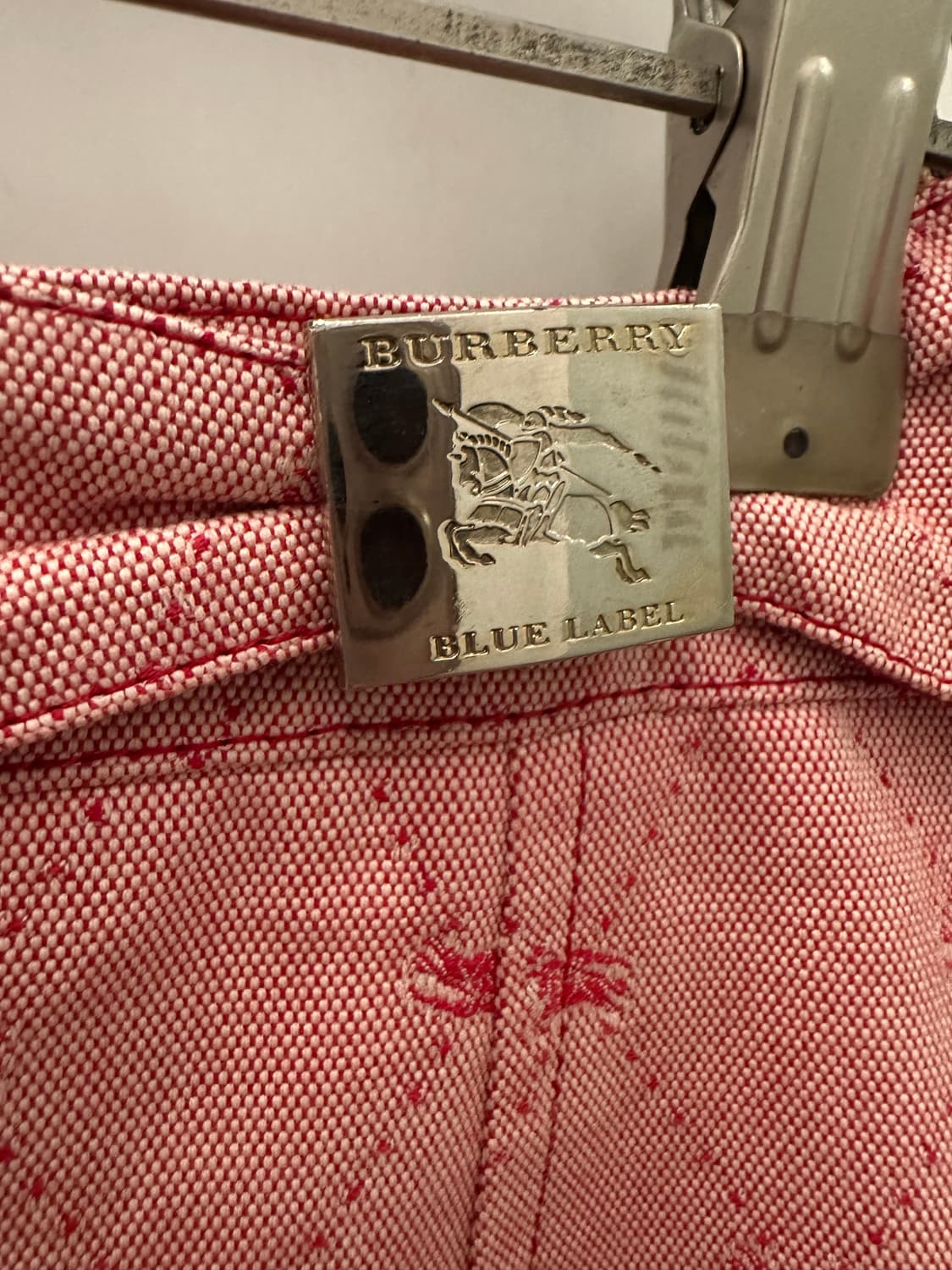 BURBERRY 버버리 레드 로고패턴 미디스커트 상품이미지3
