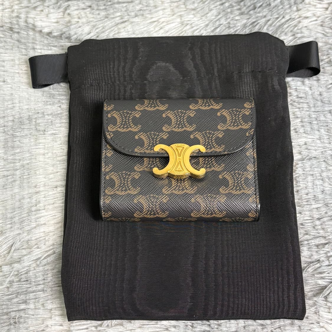 셀린느 트리옹프 반지갑 상품이미지1