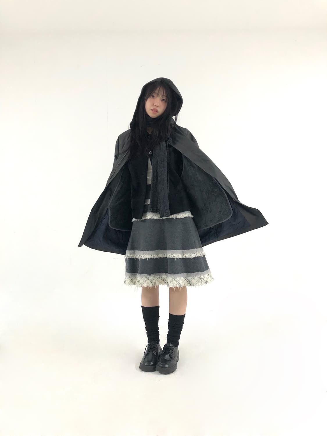 Four-Line Accent Feather Midi Skirt 상품이미지4