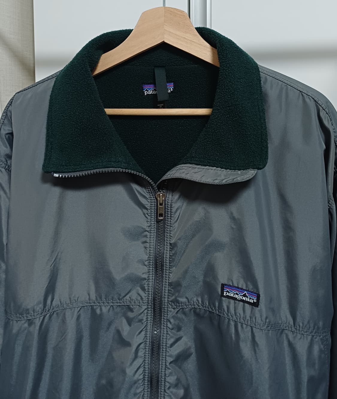 🇺🇸 파타고니아 쉘드 신칠라 자켓 - 그레이 / 포레스트 그린 상품이미지2
