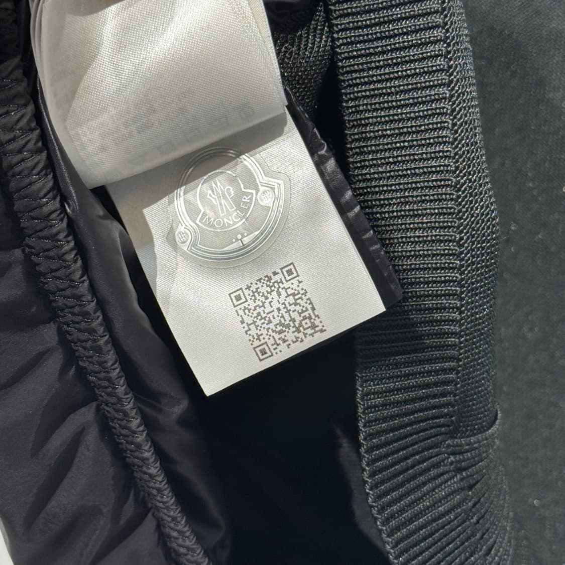 [정품] 몽클레어 신형 빅로고 패치 김현우 니트패딩 라지 사이즈 (L) 상품이미지10