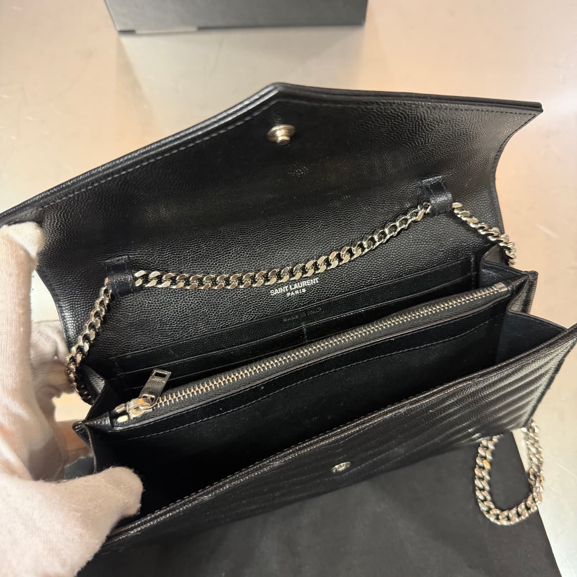 [리오브전포점] 생로랑 마틀라세 엔벨로프 WOC 은장 체인 숄더백 상품이미지4